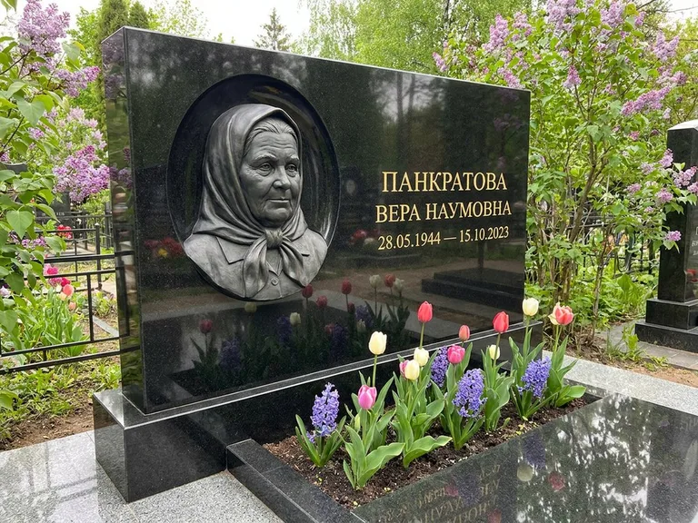 Памятник с барельефом — выполненная работа 26 в Белгороде