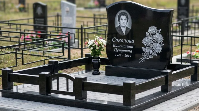 Памятник с гравировкой хризантем — выполненная работа «Соколова» в Белгороде