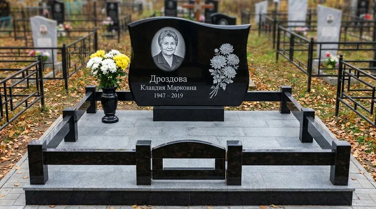 Памятник с гравировкой хризантем — выполненная работа «Дроздова» в Белгороде