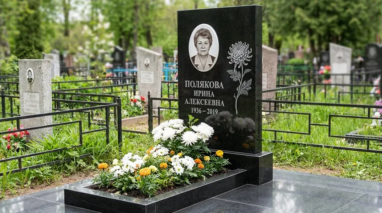 Памятник с гравировкой хризантем — выполненная работа «Полякова» в Белгороде
