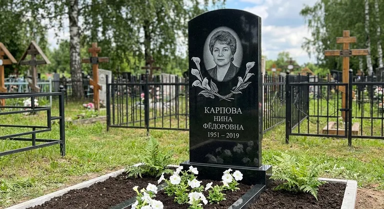 Памятник с гравировкой калл — выполненная работа «Карпова» в Белгороде