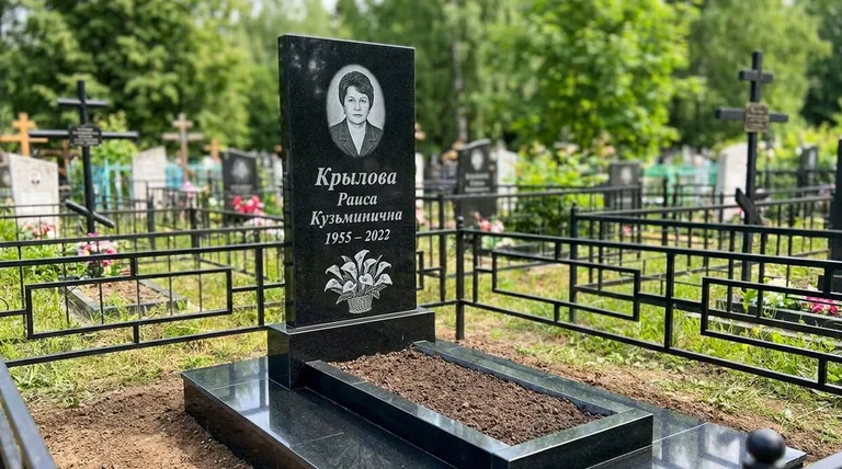 Памятник с гравировкой калл — выполненная работа «Крылова» в Белгороде