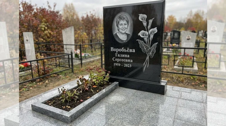 Памятник с гравировкой калл — выполненная работа «Воробьёва» в Белгороде