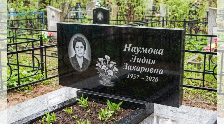 Памятник с гравировкой калл — выполненная работа «Наумова» в Белгороде