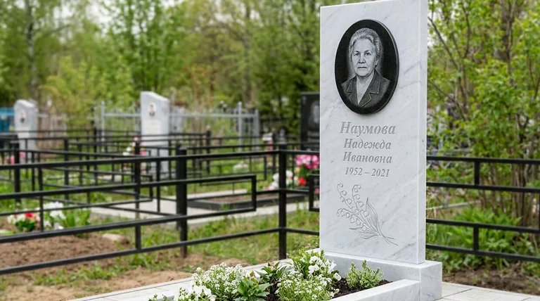 Памятник с гравировкой ландышей — выполненная работа «Наумова» в Белгороде