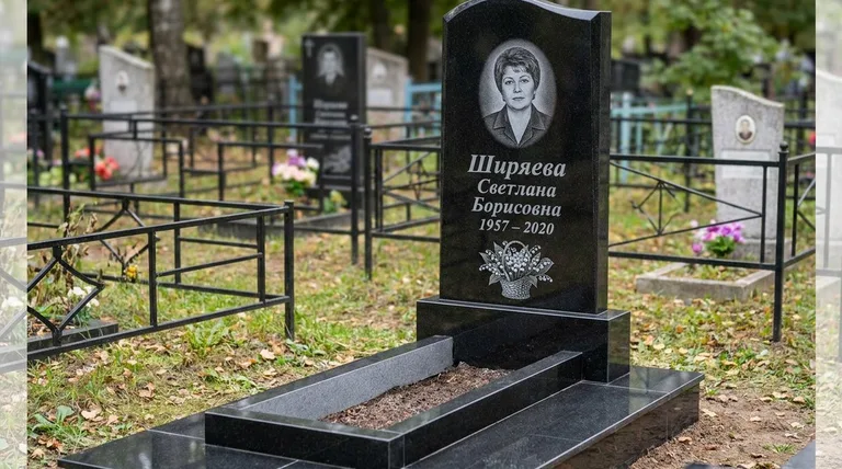 Памятник с гравировкой ландышей — выполненная работа «Ширяева» в Белгороде