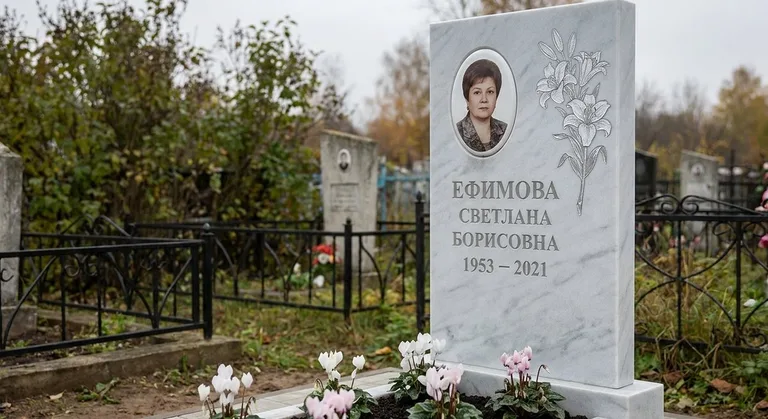 Памятник с гравировкой лилий — выполненная работа «Ефимова» в Белгороде