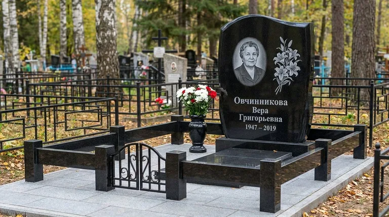 Памятник с гравировкой лилий — выполненная работа «Овчинникова» в Белгороде