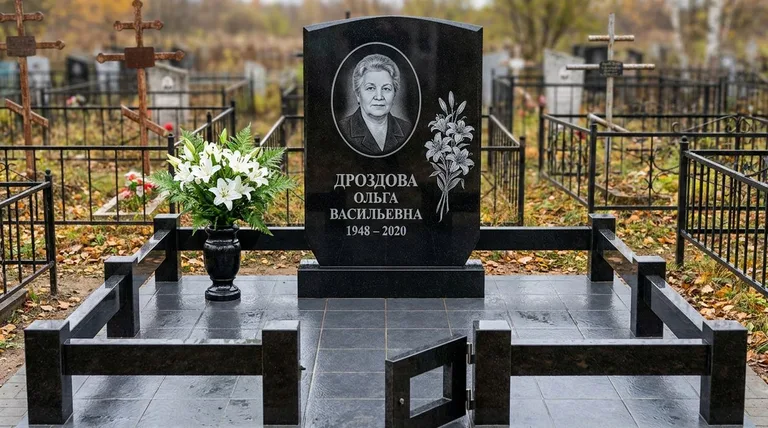 Памятник с гравировкой лилий — выполненная работа «Дроздова» в Белгороде