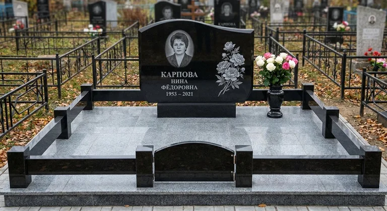 Памятник с гравировкой пионов — выполненная работа «Карпова» в Белгороде