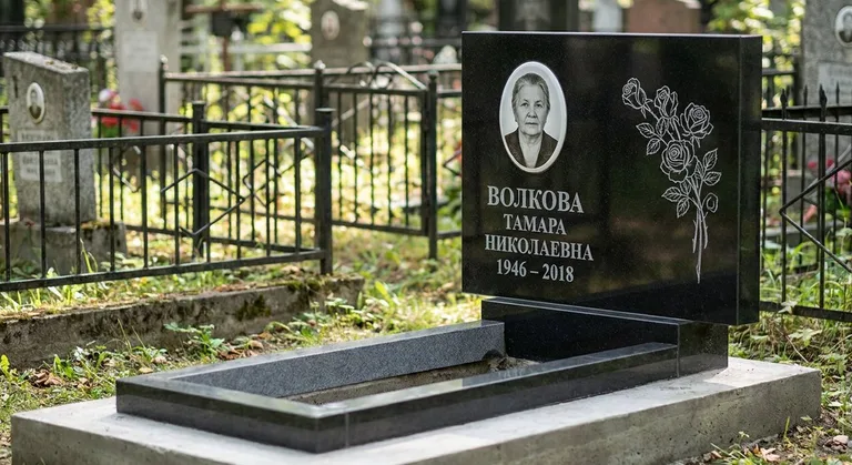 Памятник с гравировкой роз — выполненная работа «Волкова» в Белгороде