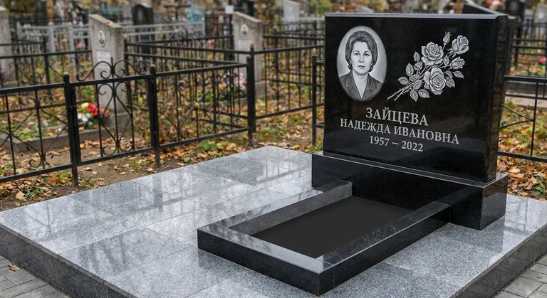 Памятник с гравировкой роз — выполненная работа «Зайцева» в Белгороде
