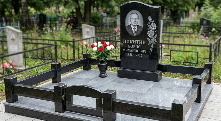 Памятник с гравировкой роз — выполненная работа «Никитин» в Белгороде