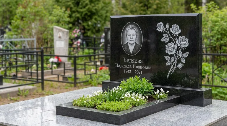 Памятник с гравировкой роз — выполненная работа «Беляева» в Белгороде