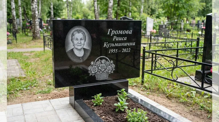 Памятник с гравировкой роз — выполненная работа «Громова» в Белгороде