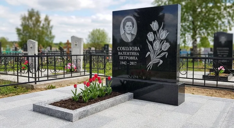 Памятник с гравировкой тюльпанов — выполненная работа «Соколова» в Белгороде
