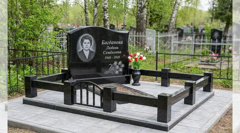 Памятник с гравировкой тюльпанов — выполненная работа «Богданова» в Белгороде
