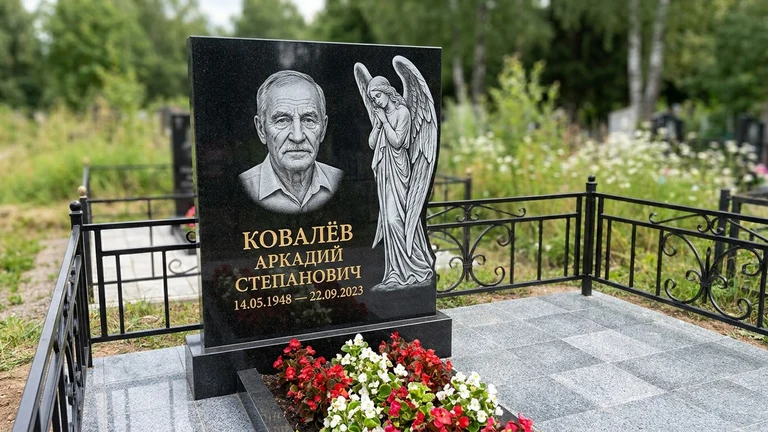 Гравировка ангела на памятник в Белгороде — памятник из чёрного гранита с гравировкой