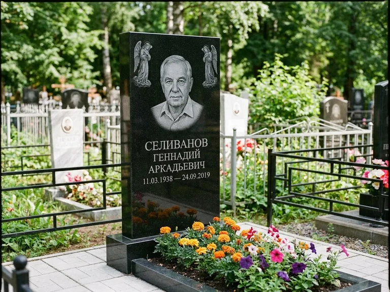 Памятник с гравировкой ангела — гравировка двух ангелов по сторонам портрета, работа «Селиванов» в Белгороде