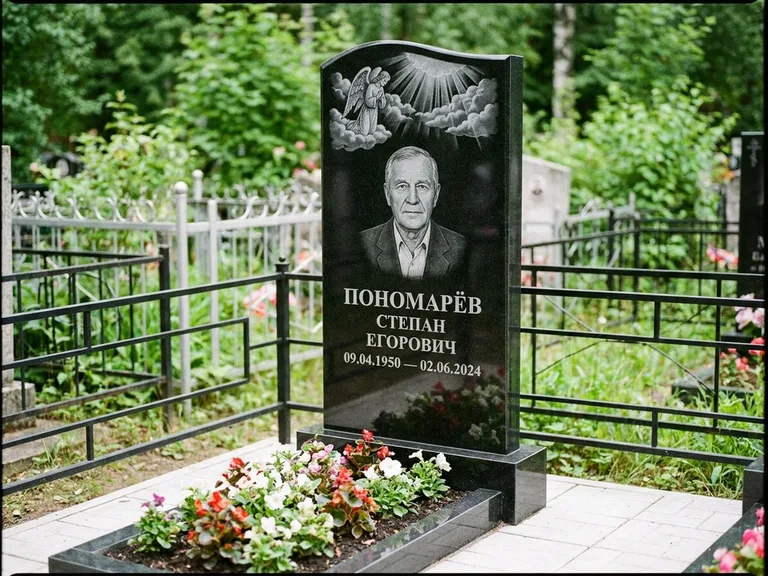 Памятник с гравировкой ангела — гравировка ангела-хранителя сбоку от портрета, работа «Лобанова» в Белгороде
