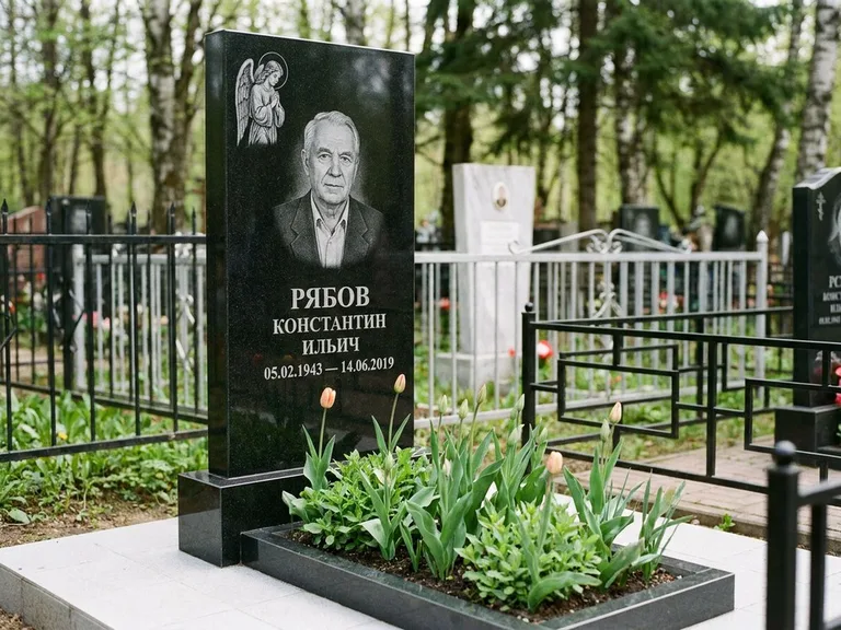 Памятник с гравировкой ангела — гравировка ангела с крестом рядом с эпитафией, работа «Фаддеев» в Белгороде