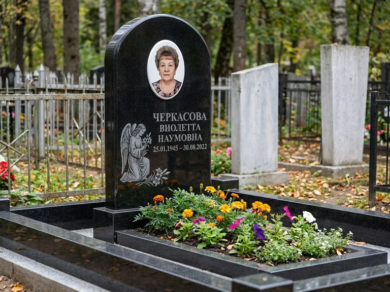 Памятник с гравировкой ангела — гравировка ангела с крестом рядом с эпитафией, работа «Журавлёва» в Белгороде