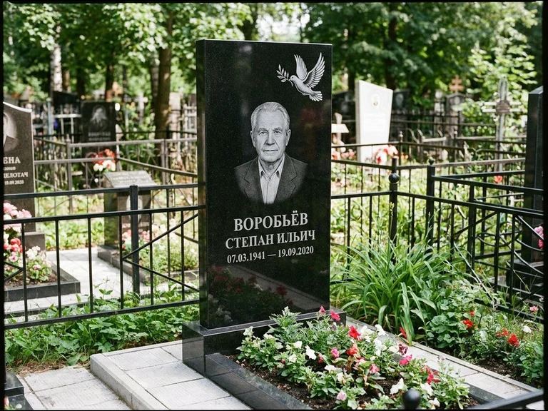 Гравировка голубей на памятник в Белгороде — памятник из чёрного гранита с гравировкой