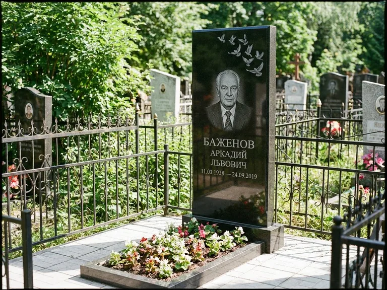 Памятник с гравировкой голубей — гравировка стаи голубей, взлетающей от угла стелы, работа «Баженов» в Белгороде