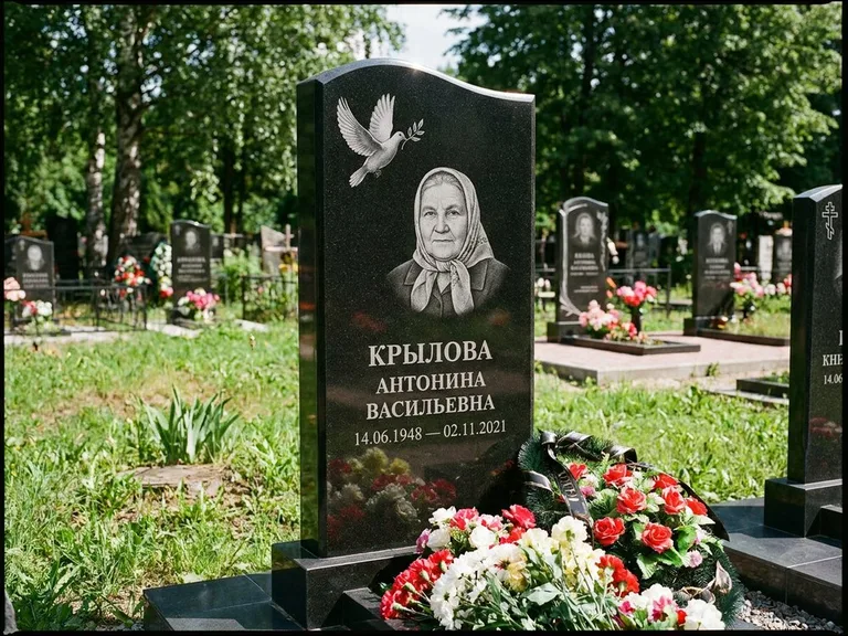 Памятник с гравировкой голубей — гравировка голубей, работа «Крылова» в Белгороде