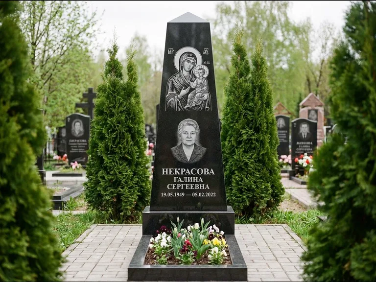 Памятник с гравировкой иконы — образ Николая Чудотворца, работа «Третьяков» в Белгороде