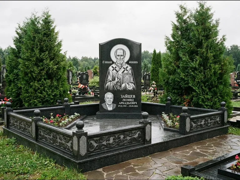 Памятник с гравировкой иконы: стела с гранитным столиком и скамьёй — Архангел Михаил на стеле, семейный участок с плиткой, работа «Верещагина» в Белгороде