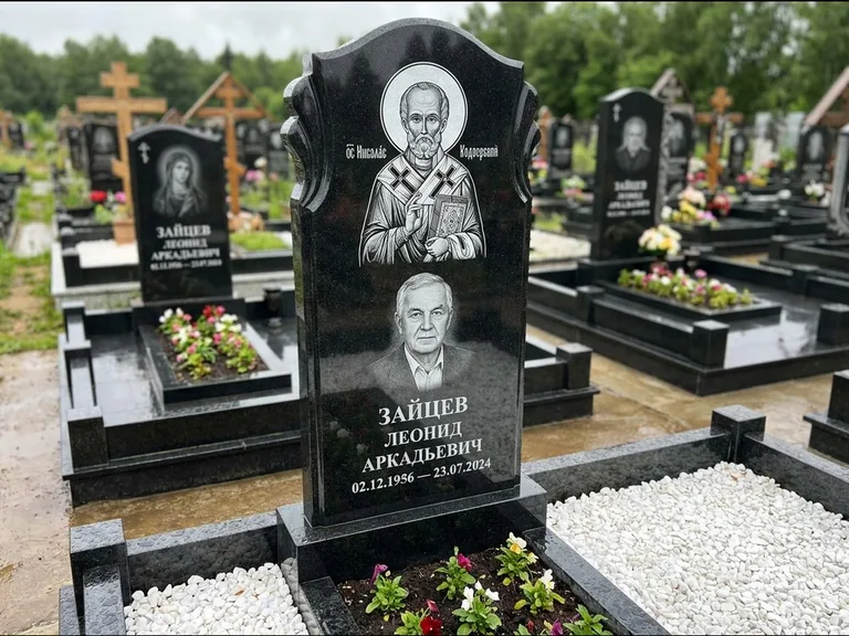Памятник с гравировкой иконы — образ Николая Чудотворца, работа «Лебедева» в Белгороде