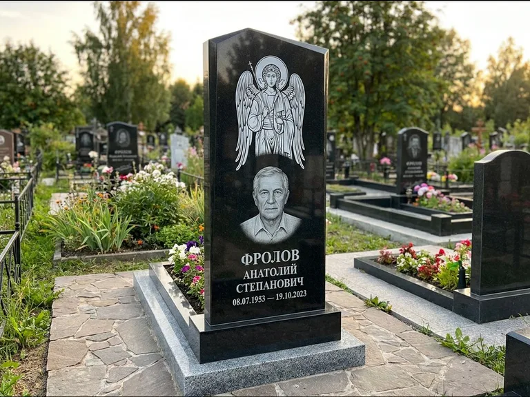 Памятник с гравировкой иконы — Владимирская икона Божией Матери с Младенцем, работа «Мельникова» в Белгороде