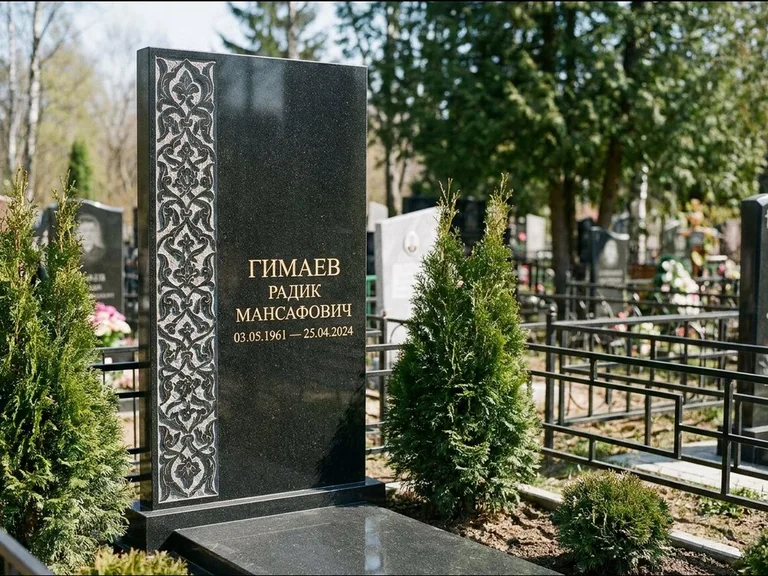 Мусульманский памятник — колонна ислими по краю стелы, работа «Гимаев» в Белгороде