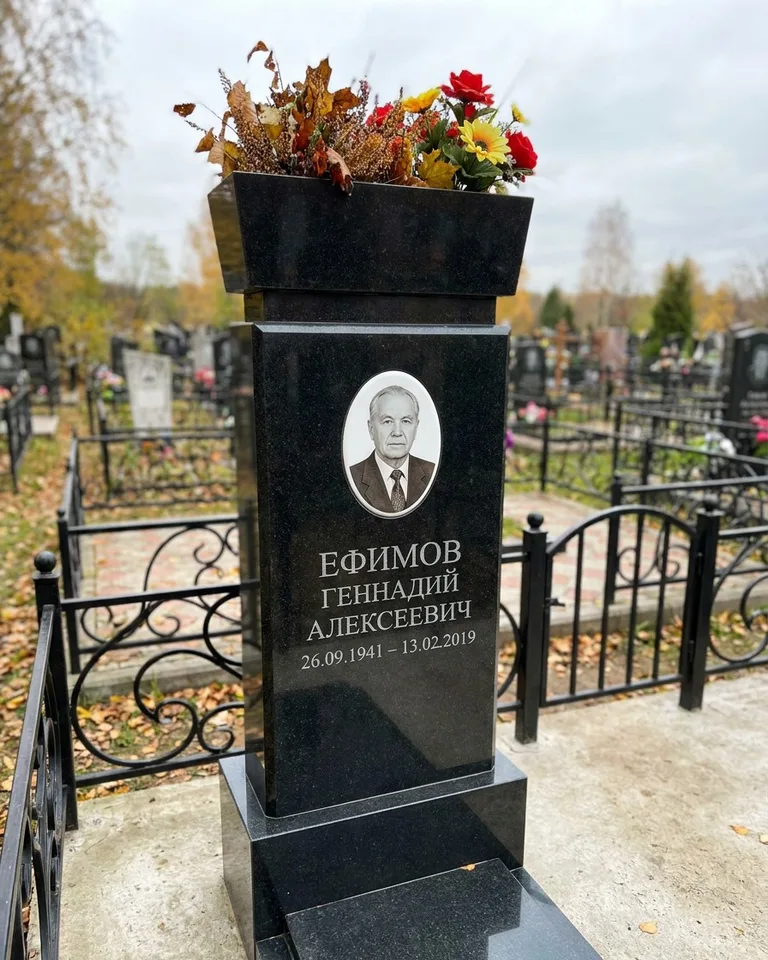Двойной семейный памятник под ключ с портретами в Белгороде