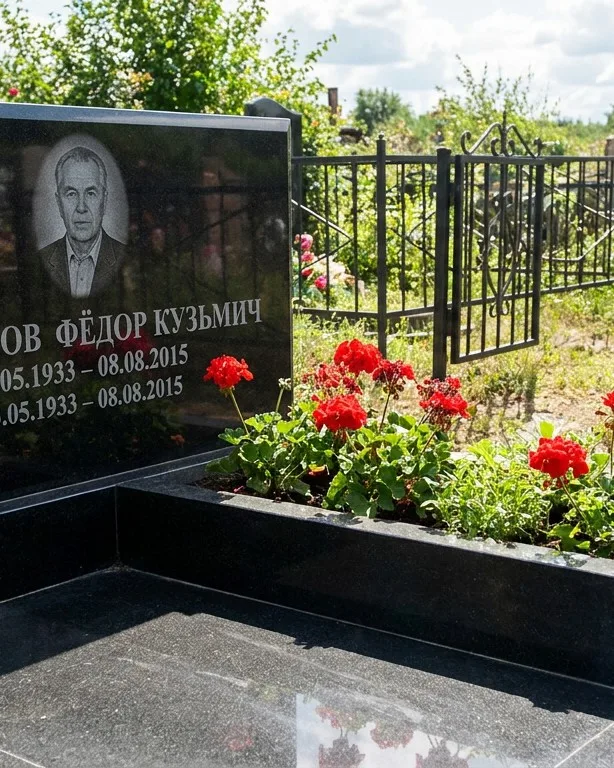 Двойной памятник под ключ с крестом в Белгороде