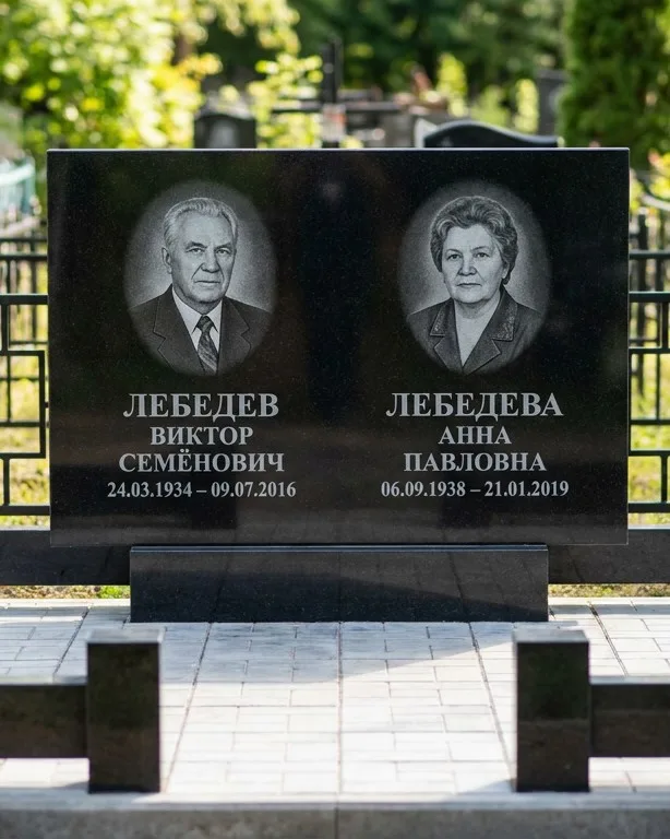 Памятник под ключ из красного гранита в Белгороде