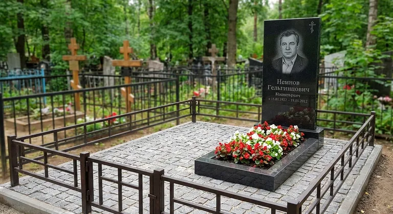 Памятник под ключ с цветником и благоустройством в Белгороде