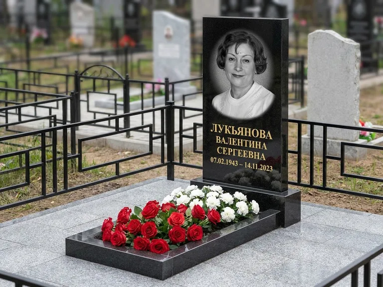 Портрет на памятнике в Белгороде — Ч/б портрет → гравировка на стандартном комплексе