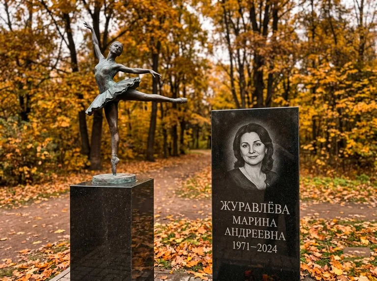 Бронзовая балерина на постаменте рядом со стелой осенью в Белгороде