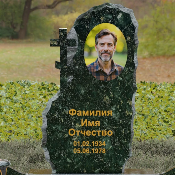 Гранитный памятник с крестом во Владивостоке, гранит Балтик грин