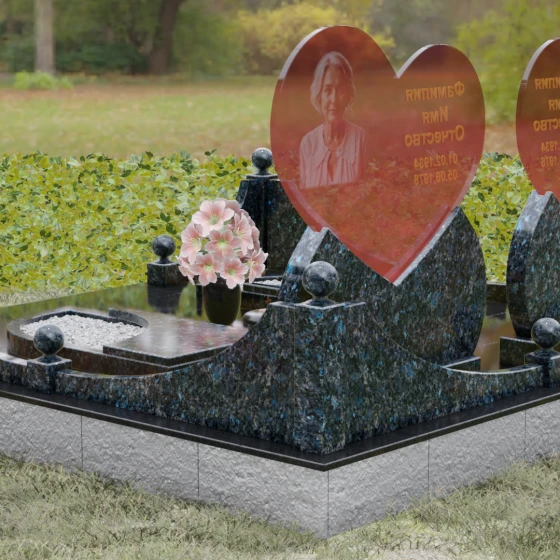 Горизонтальный памятник из гранита и стекла для двоих в Новокузнецке, гранит Блю Перл, вид 3