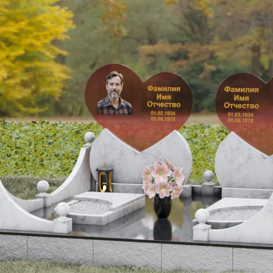Горизонтальный памятник из гранита и стекла для двоих в Новокузнецке, мрамор Тассос, вид 4